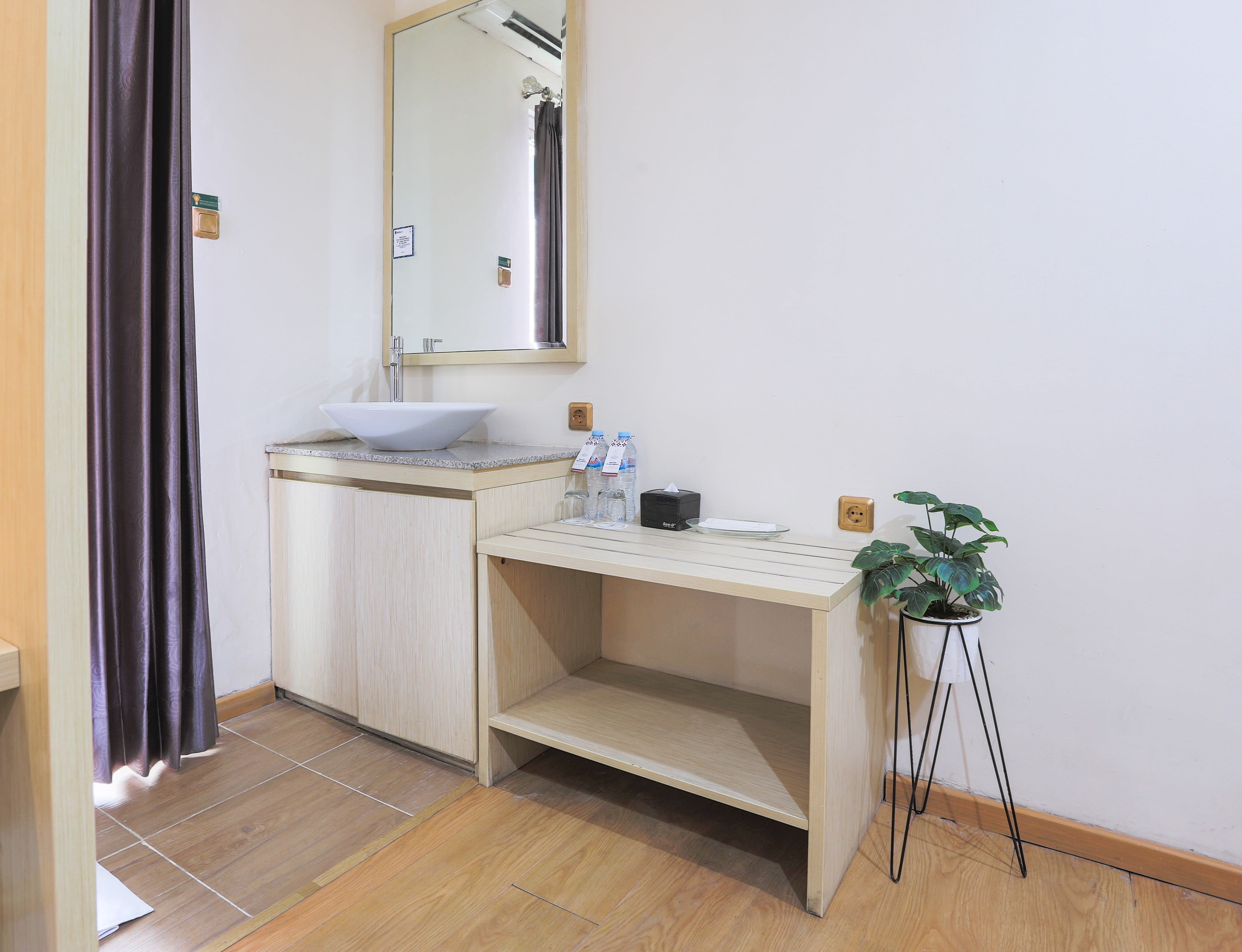 Room 5 Image 2